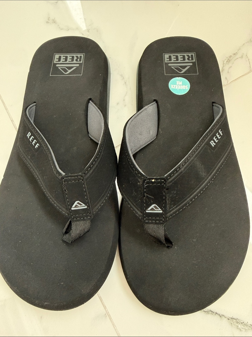 NWOT Reef Men’s Black Flip-Flop Sandals with Cushioned Footbed